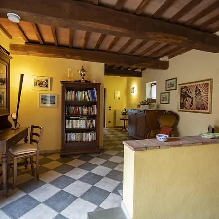 With Swimming Pool In סן ג'ימיניאנו