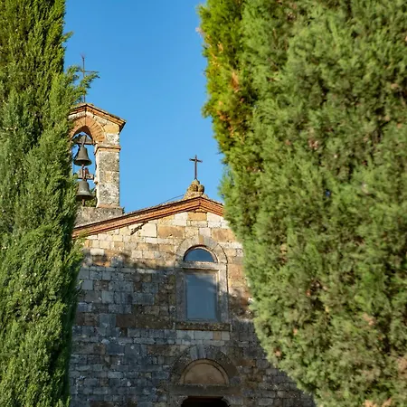 With Swimming Pool In וילה *