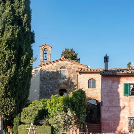 With Swimming Pool In וילה *