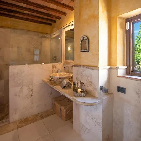 With Swimming Pool In San Gimignano