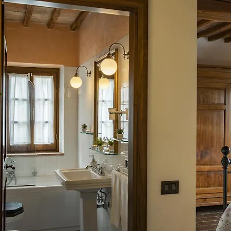 With Swimming Pool In וילה סן ג'ימיניאנו