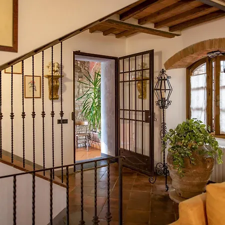 With Swimming Pool In סן ג'ימיניאנו