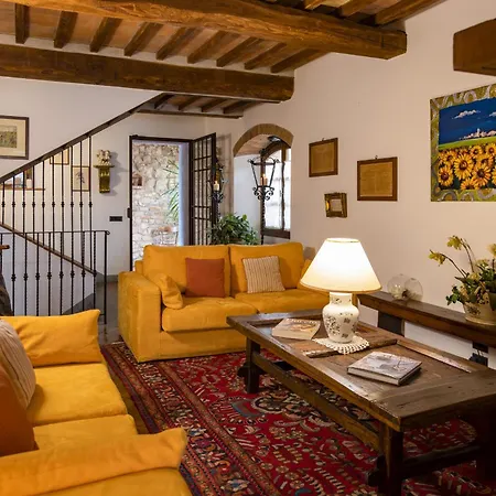 With Swimming Pool In וילה *